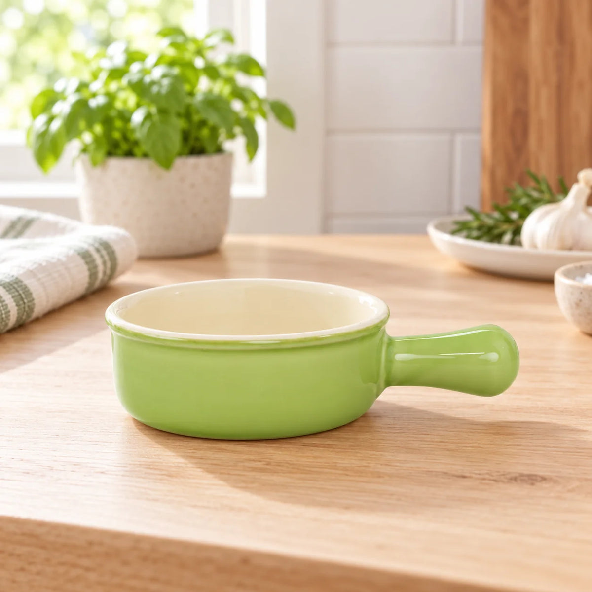 Yetoleyt Hearthline Small Round Baker with Handle - Green