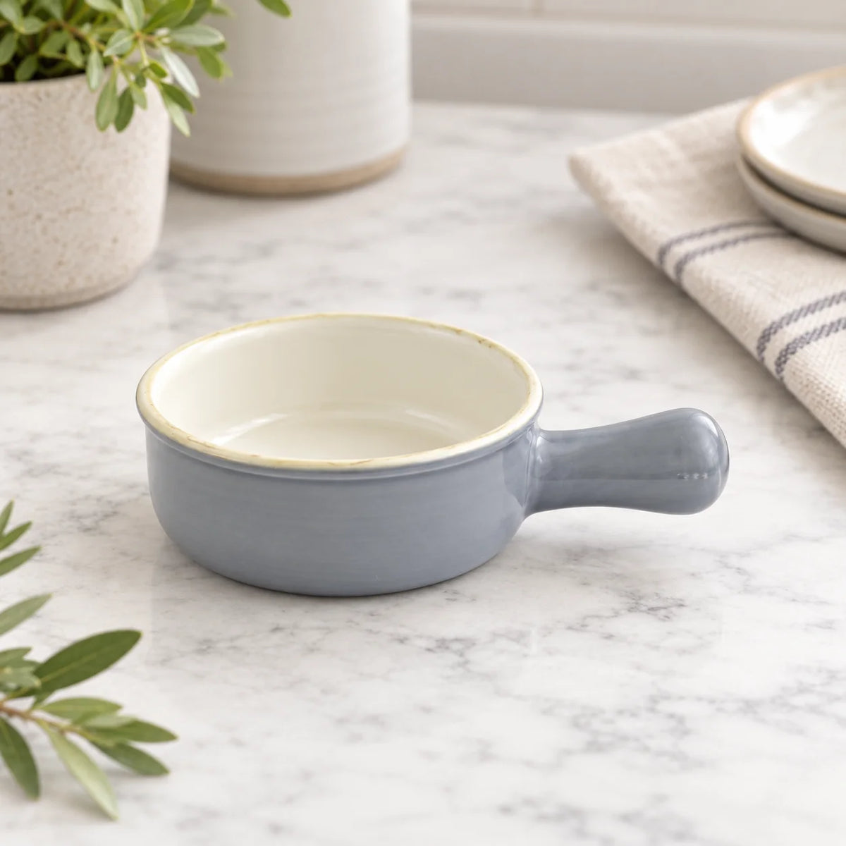 Yetoleyt Hearthline Small Round Baker with Handle - Gray