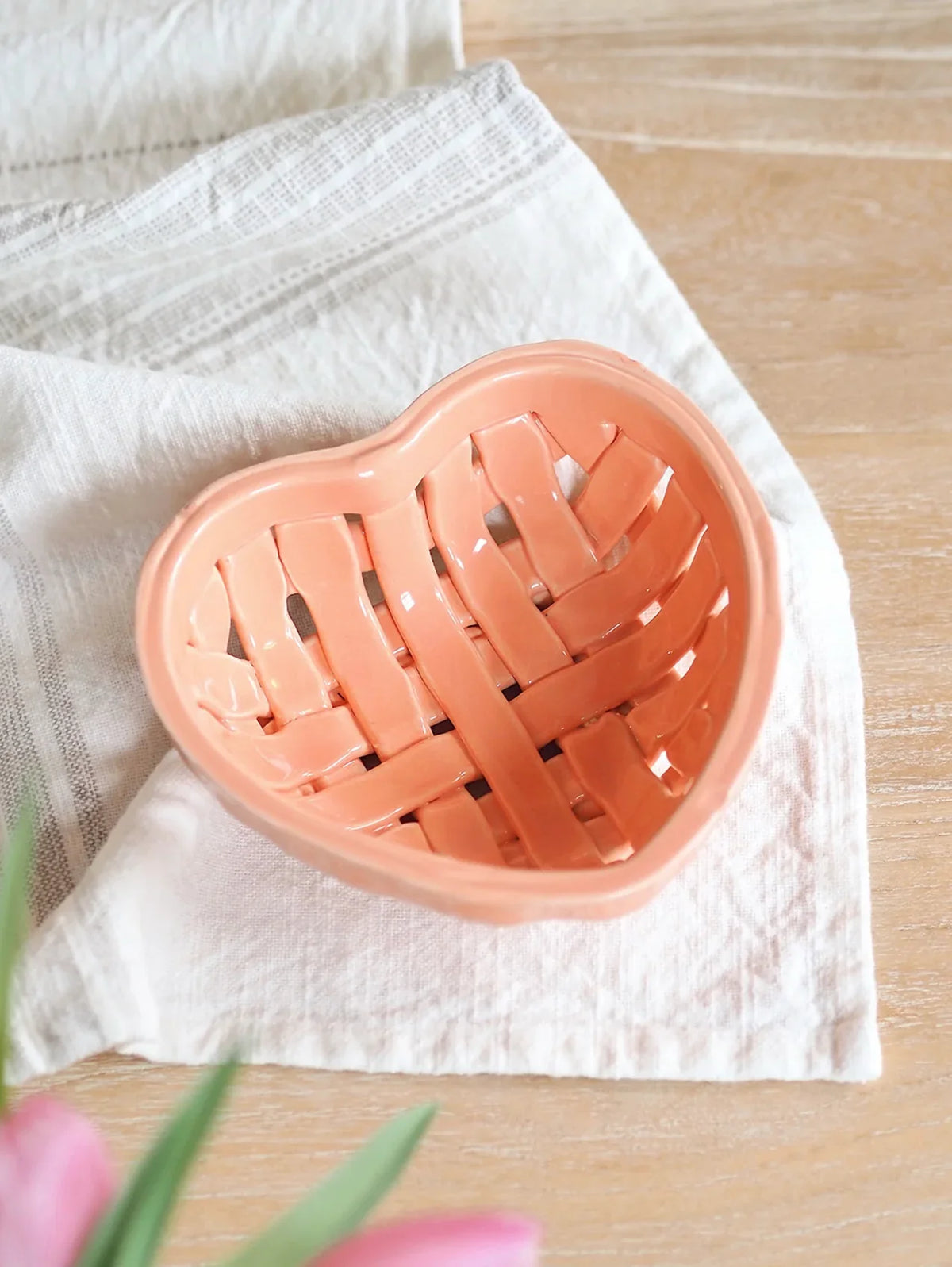Yetoleyt Lovely Heart Basket