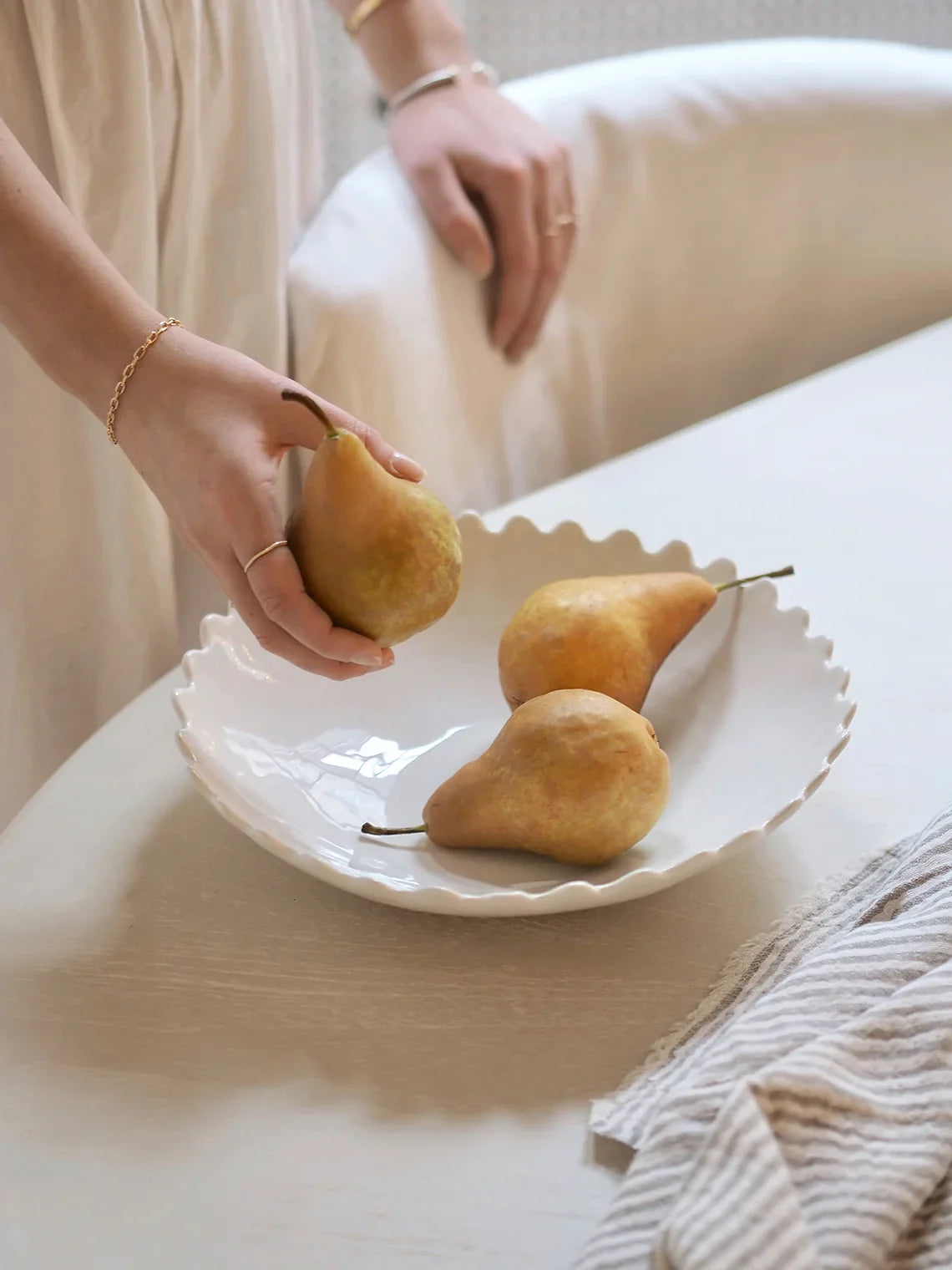 Yetoleyt Nova Scalloped Serving Bowl